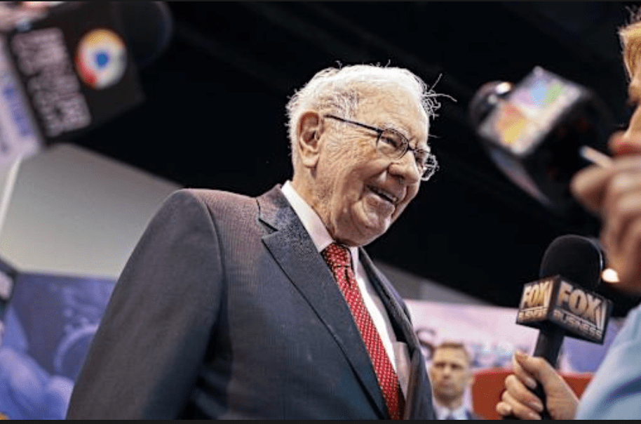 Warren Buffett Sells Stocks in His Final Quarter as Berkshire Hathaway CEO: Should You Follow&nbsp;Suit?