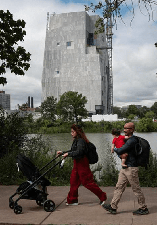 Barack’s $850M ‘Obamalisk’ in Jackson Park slammed for destroying parkland and violating&nbsp;rules